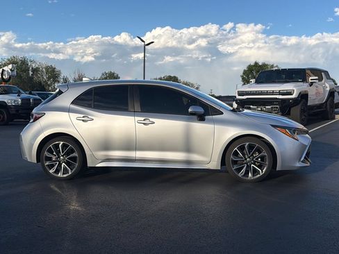 Used 2020 Toyota Corolla XSE FWD image 3