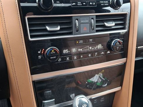 Used 2024 INFINITI QX80 Sensory image 18