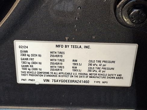 Used 2024 Tesla Model Y Long Range AWD/4WD image 24