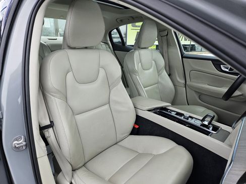Used 2024 Volvo S60 B5 Plus image 9