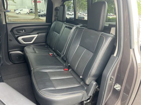 Used 2018 Nissan Titan SL w/ Chrome Package RWD image 18