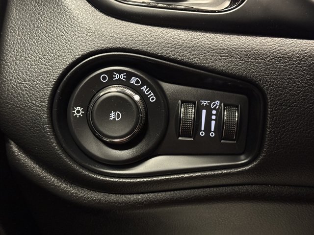 Used 2023 Jeep Renegade Altitude w/ Convenience Group I AWD/4WD image 30