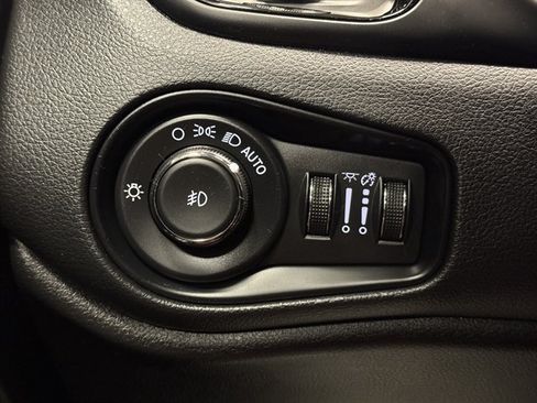 Used 2023 Jeep Renegade Altitude w/ Convenience Group I AWD/4WD image 30
