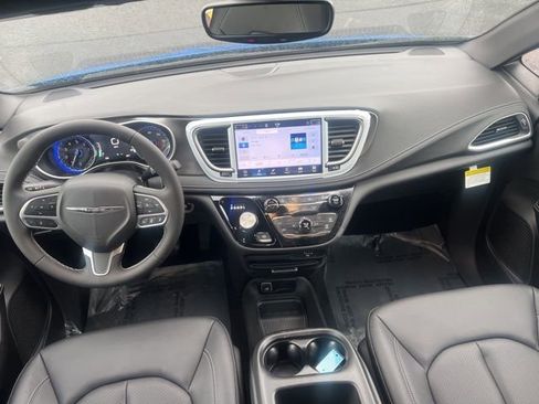 New 2026 Chrysler Pacifica Select image 5