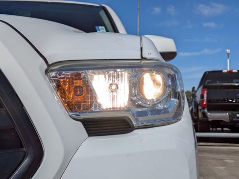 Used 2019 Toyota Tacoma SR5 image 10