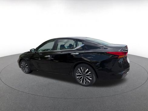 Used 2025 Nissan Altima 2.5 SV FWD image 8