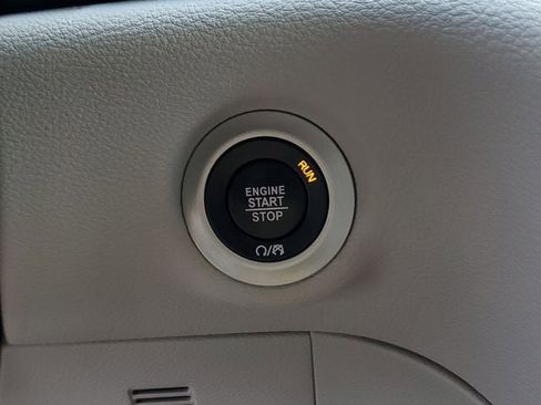 Certified 2023 Chrysler Pacifica Limited image 36