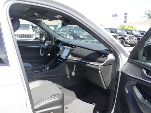 New 2026 Jeep Grand Cherokee Altitude image 23