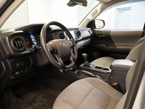 Used 2021 Toyota Tacoma SR image 3