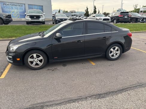 Used 2016 Chevrolet Cruze LT w/ Sun And Sound Package FWD image 11