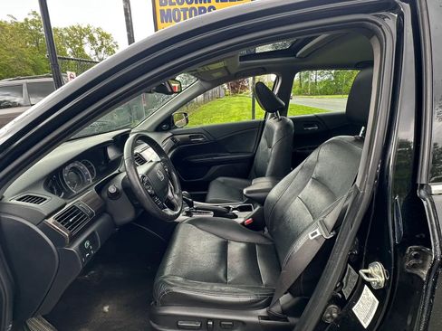 Used 2017 Honda Accord Touring image 18