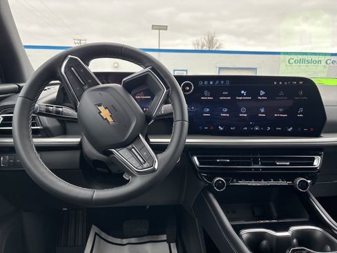 New 2026 Chevrolet Traverse LT image 13