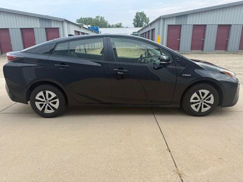 Used 2018 Toyota Prius Three FWD image 7