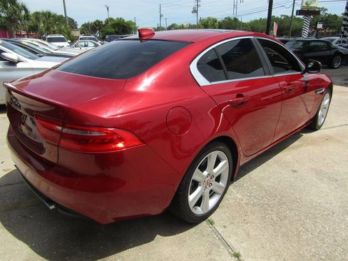 Used 2017 Jaguar XE Prestige RWD image 4