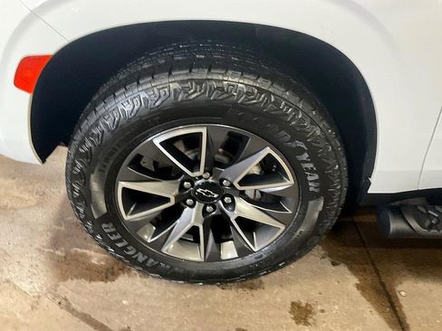 Used 2023 Chevrolet Suburban Z71 w/ Luxury Package image 14