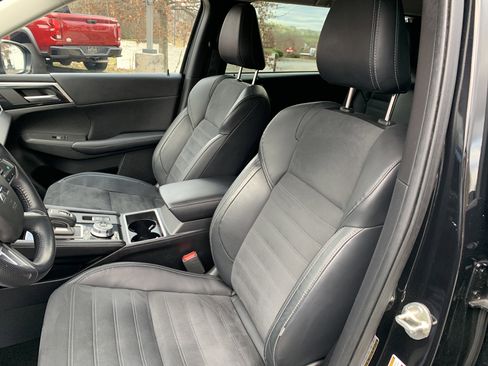 Used 2022 Mitsubishi Outlander SE image 9