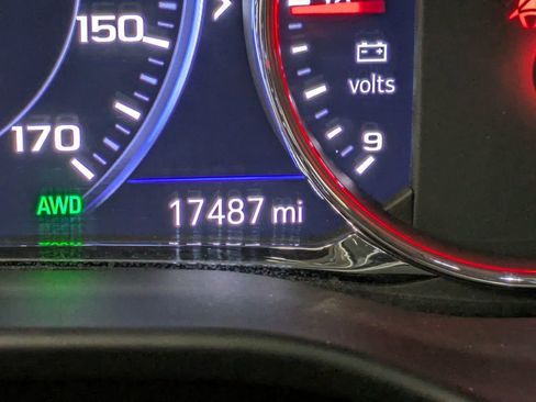 Used 2023 GMC Acadia SLT w/ Technology Package image 16