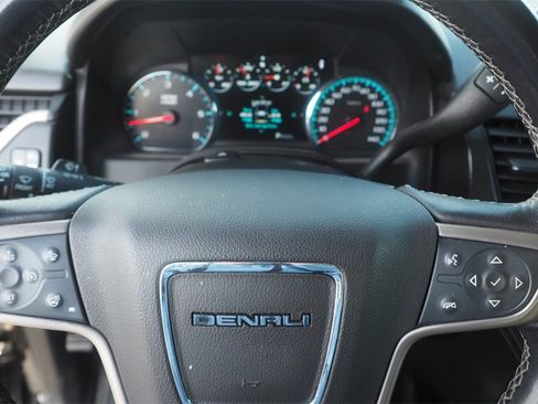 Used 2020 GMC Yukon XL Denali image 16