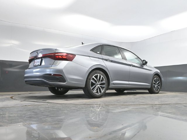 Used 2025 Volkswagen Jetta SE FWD image 42