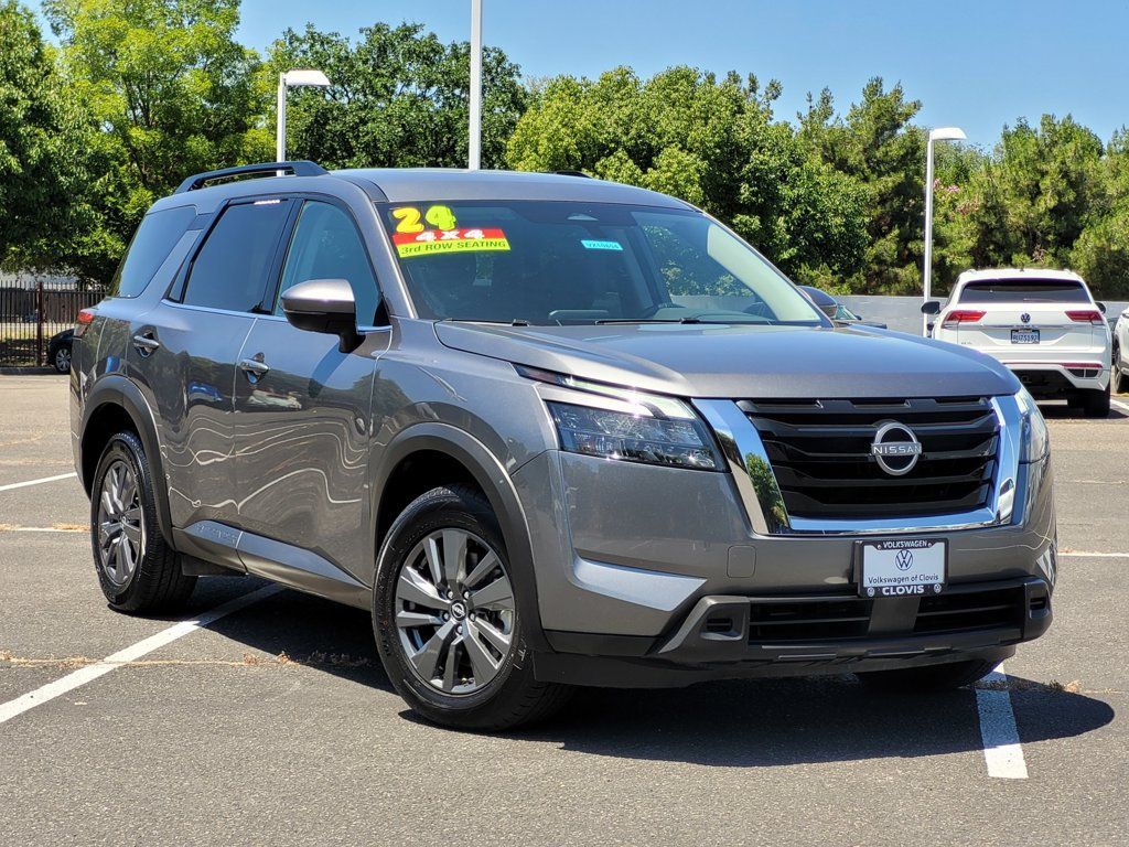 Used 2024 Nissan Pathfinder SV AWD/4WD image 2