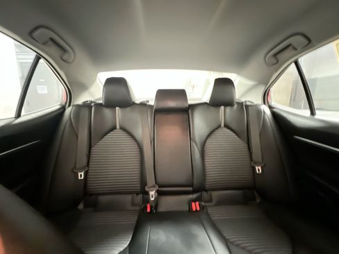 Used 2020 Toyota Camry SE FWD image 32