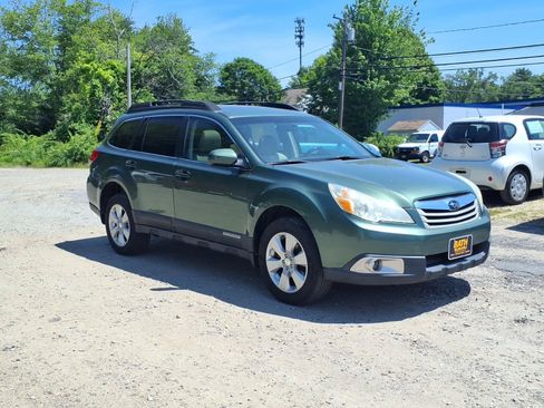 Used 2010 Subaru Outback 2.5i Premium AWD/4WD image 4