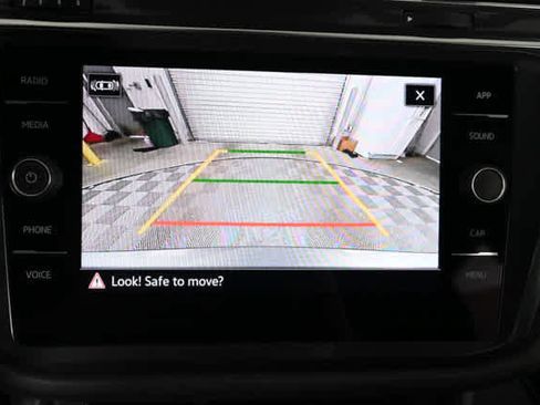 Used 2024 Volkswagen Tiguan SE image 6