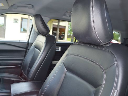 Used 2020 Ford Explorer XLT w/ Equipment Group 202A AWD/4WD image 16
