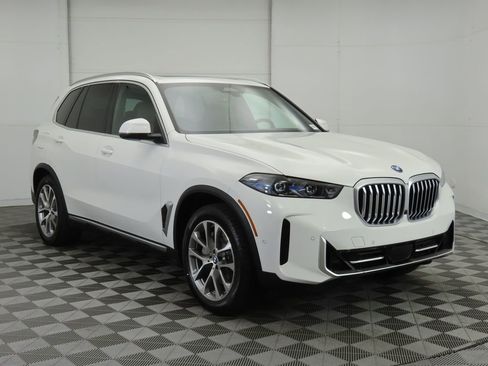 Used 2026 BMW X5 xDrive50e w/ Executive Package image 4
