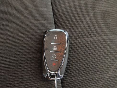 Used 2018 Chevrolet Trax LT w/ Sun & Sound Package FWD image 32