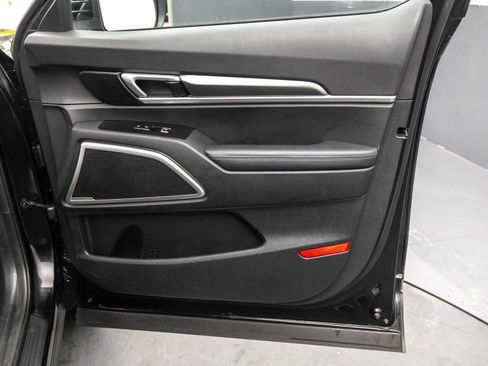 Used 2021 Kia Telluride LX image 42