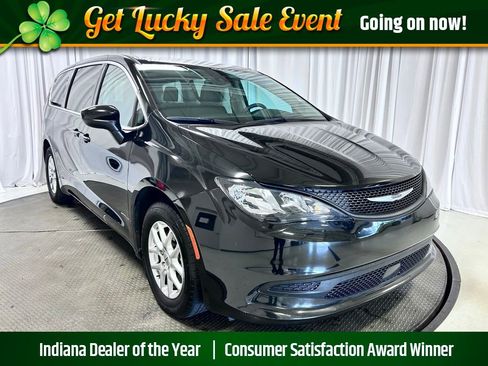 Used 2023 Chrysler Voyager LX image 1