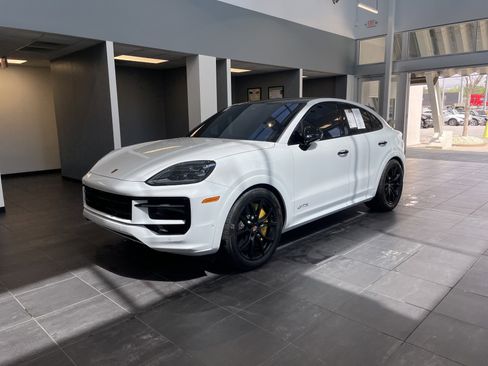 Used 2026 Porsche Cayenne GTS image 6
