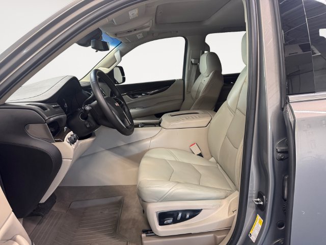 Used 2018 Cadillac Escalade Luxury AWD/4WD image 8