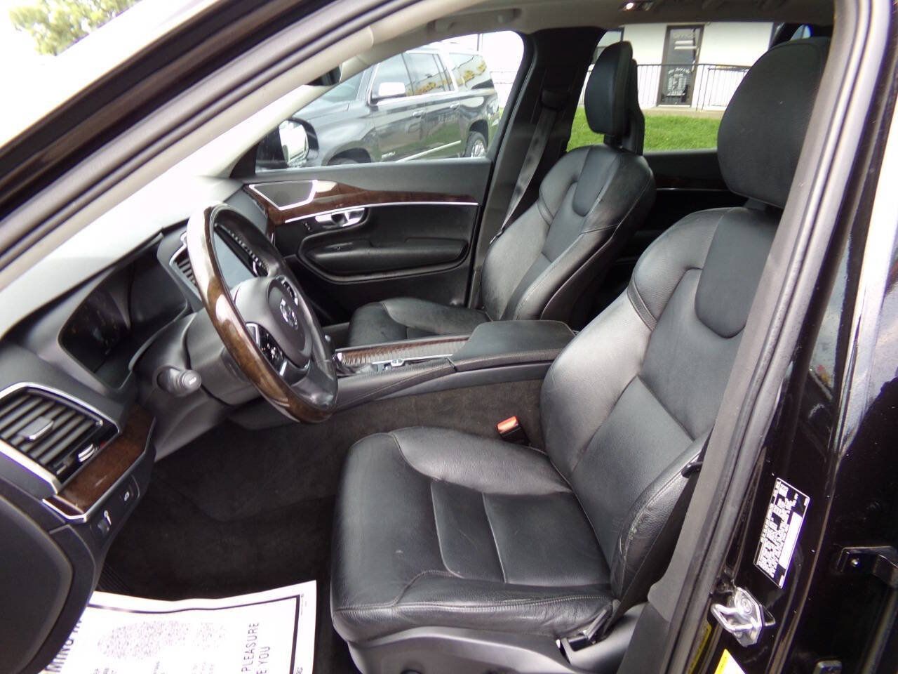 Used 2016 Volvo XC90 T6 Momentum w/ Momentum Plus Package AWD/4WD image 8