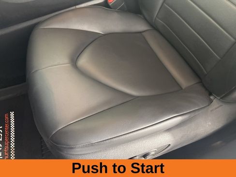 Used 2025 Toyota Highlander XLE AWD/4WD image 12