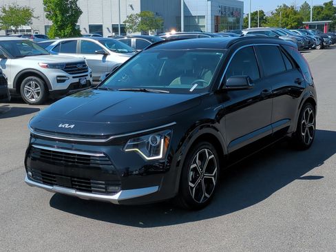 Used 2023 Kia Niro EX Touring image 10