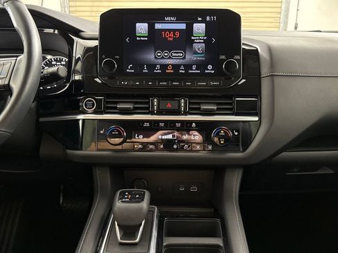 Used 2023 Nissan Pathfinder SL image 17