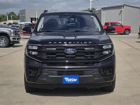 Used 2025 Ford Expedition Active RWD image 3