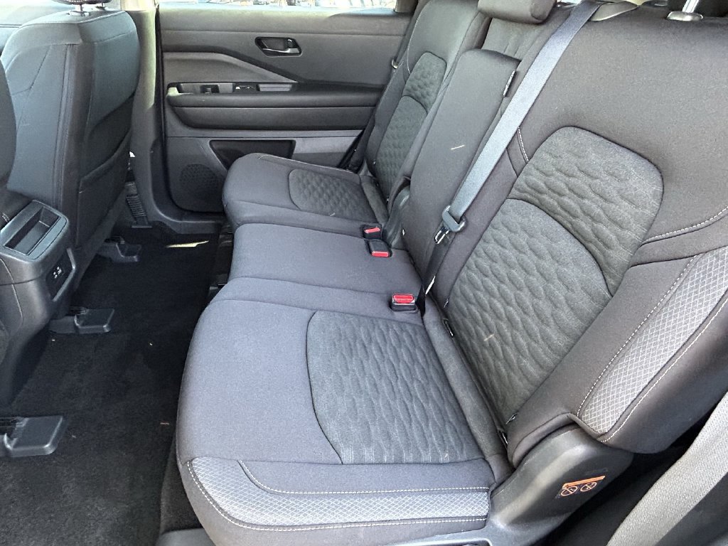 Used 2024 Nissan Pathfinder S FWD image 14