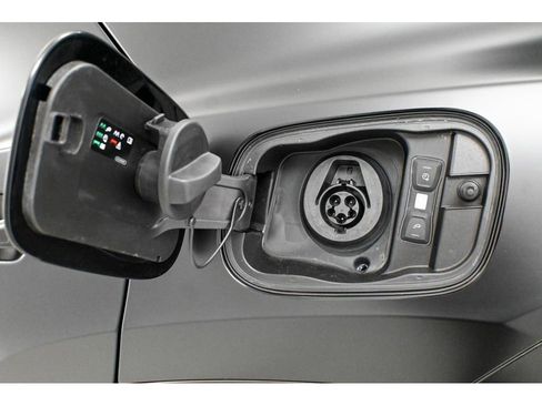 Used 2025 Lamborghini Urus SE image 90