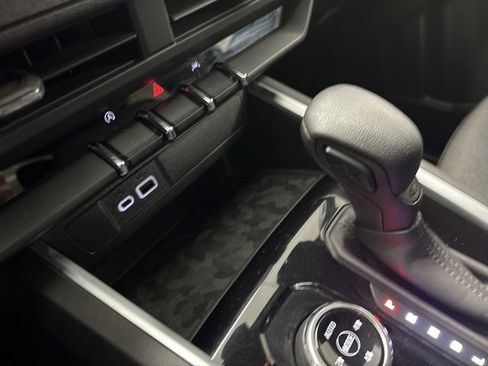 Used 2023 Chevrolet Colorado Trail Boss w/ Technology Package image 63