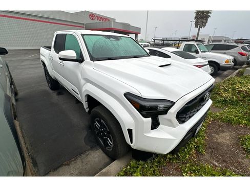 Used 2025 Toyota Tacoma TRD Sport w/ TRD Sport Upgrade Package AWD/4WD image 2