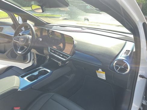 New 2025 Chevrolet Equinox EV LT image 29