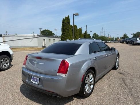 Used 2018 Chrysler 300 Limited AWD/4WD image 5