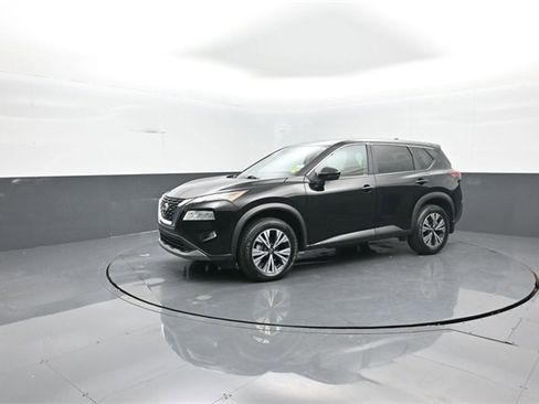 Used 2023 Nissan Rogue SV image 4