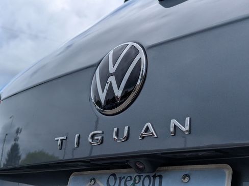 Certified 2024 Volkswagen Tiguan SE w/ Panoramic Sunroof Package AWD/4WD image 30