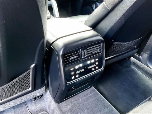 Used 2024 Porsche Cayenne image 31