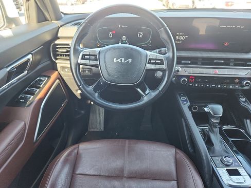 Used 2023 Kia Telluride EX w/ EX Captain's Chair Package AWD/4WD image 10