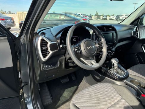 Used 2025 Kia Soul LX w/ LX Technology Package image 32